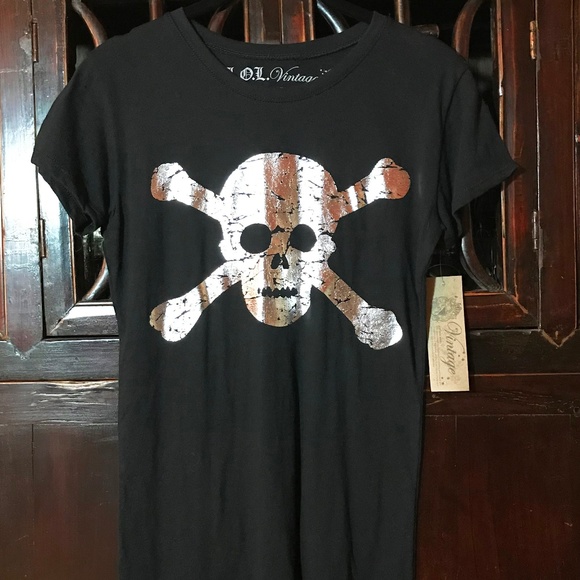 L.O.L. Vintage Tops - NWT, Fab L.O.L. Vintage Shiny Skull Shirt - Read